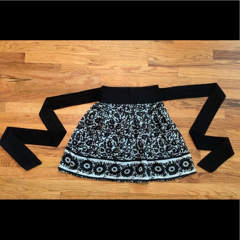2/$10 Black and white skirt